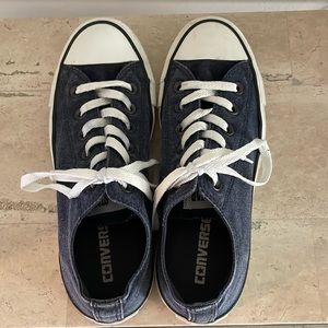 Converse Women’s shoe size 7 colour blue